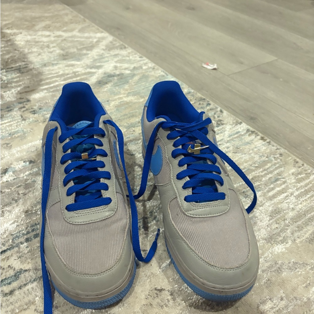Men's Nike Gray and Blue Sneakers